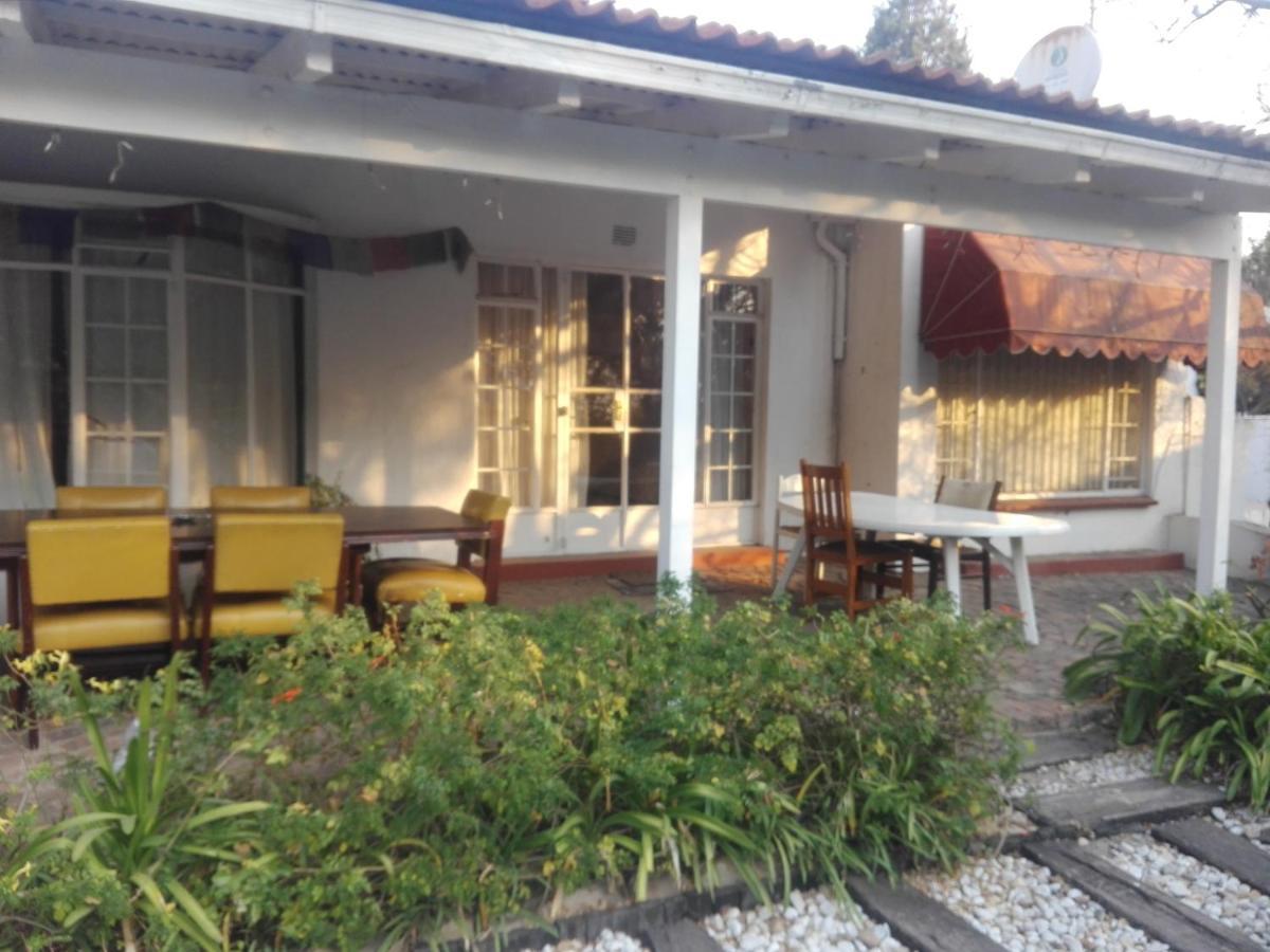 Fourways Guest Lodge Йоханесбург Екстериор снимка